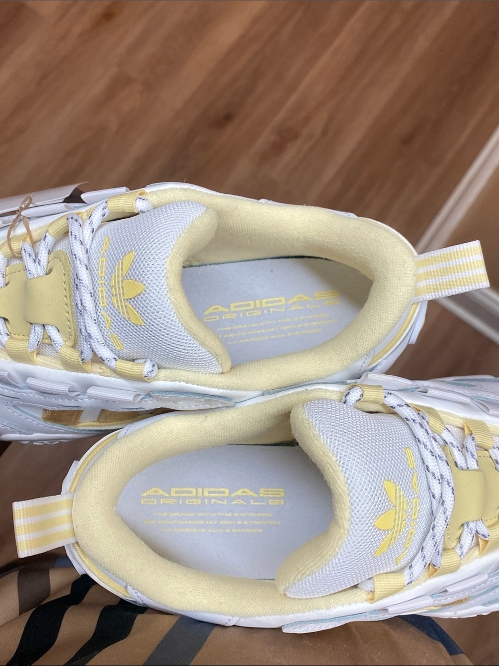 Adidas ADI2000 Women's Sneakers "White Almost Yellow Velvet" Size 7 GZ7203 - Picture 16 of 17